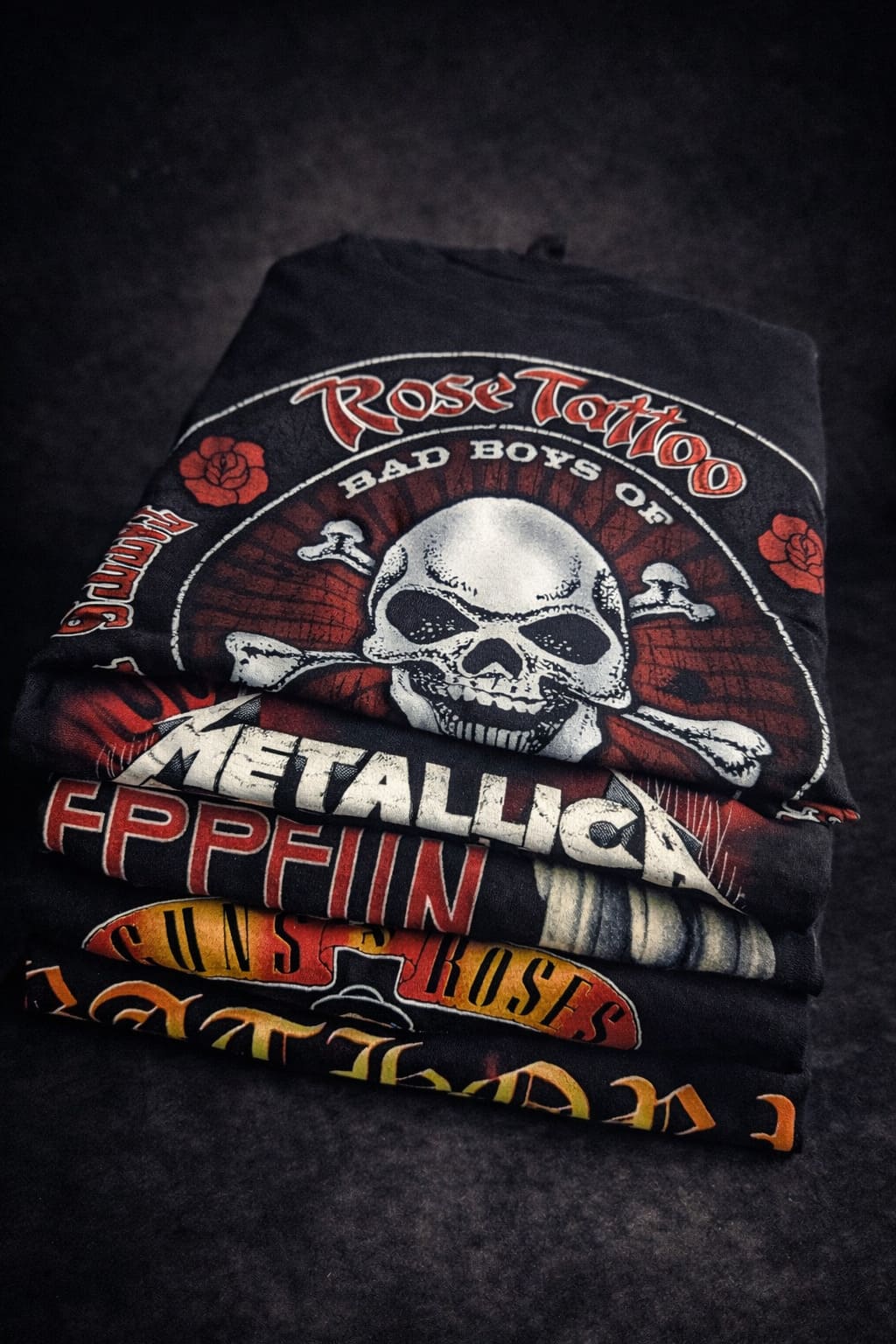 Gestapelte Metal Band T-Shirts aus der Kategorie Bandshirts bei Northfire-Mailorder